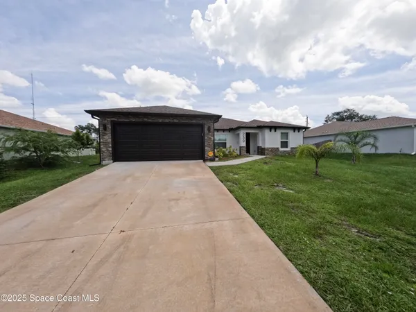 $2,300 | 259 Wilton Avenue Southwest, Palm Bay, FL 32908