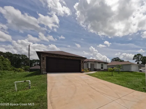 $2,300 | 259 Wilton Avenue Southwest, Palm Bay, FL 32908