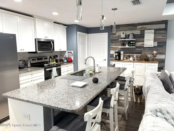 $2,300 | 259 Wilton Avenue Southwest, Palm Bay, FL 32908