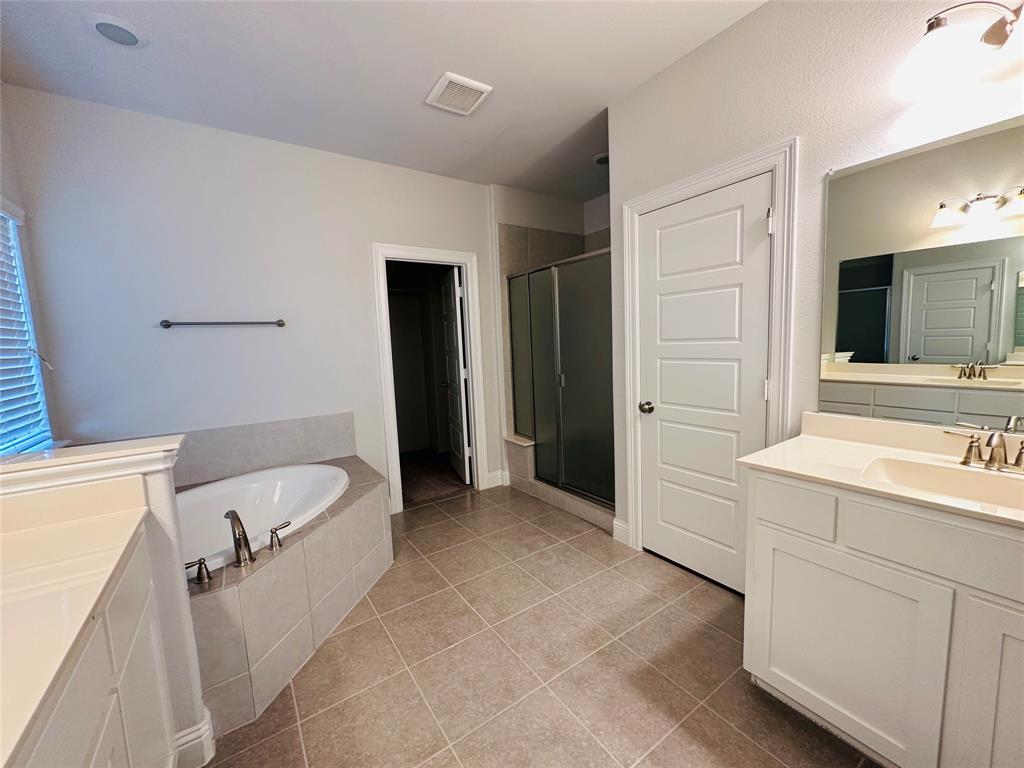 806 Davids Way Allen, TX 75013 - Photo 22 of 24 a bathroom with a tub sink and mirror