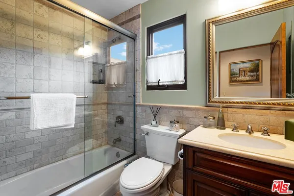$4,395,000 | 3522 South Barrington Avenue, Los Angeles, CA 90066