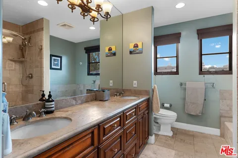 $4,395,000 | 3522 South Barrington Avenue, Los Angeles, CA 90066