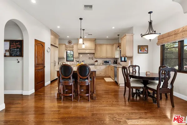 $4,395,000 | 3522 South Barrington Avenue, Los Angeles, CA 90066