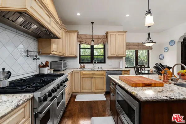$4,395,000 | 3522 South Barrington Avenue, Los Angeles, CA 90066