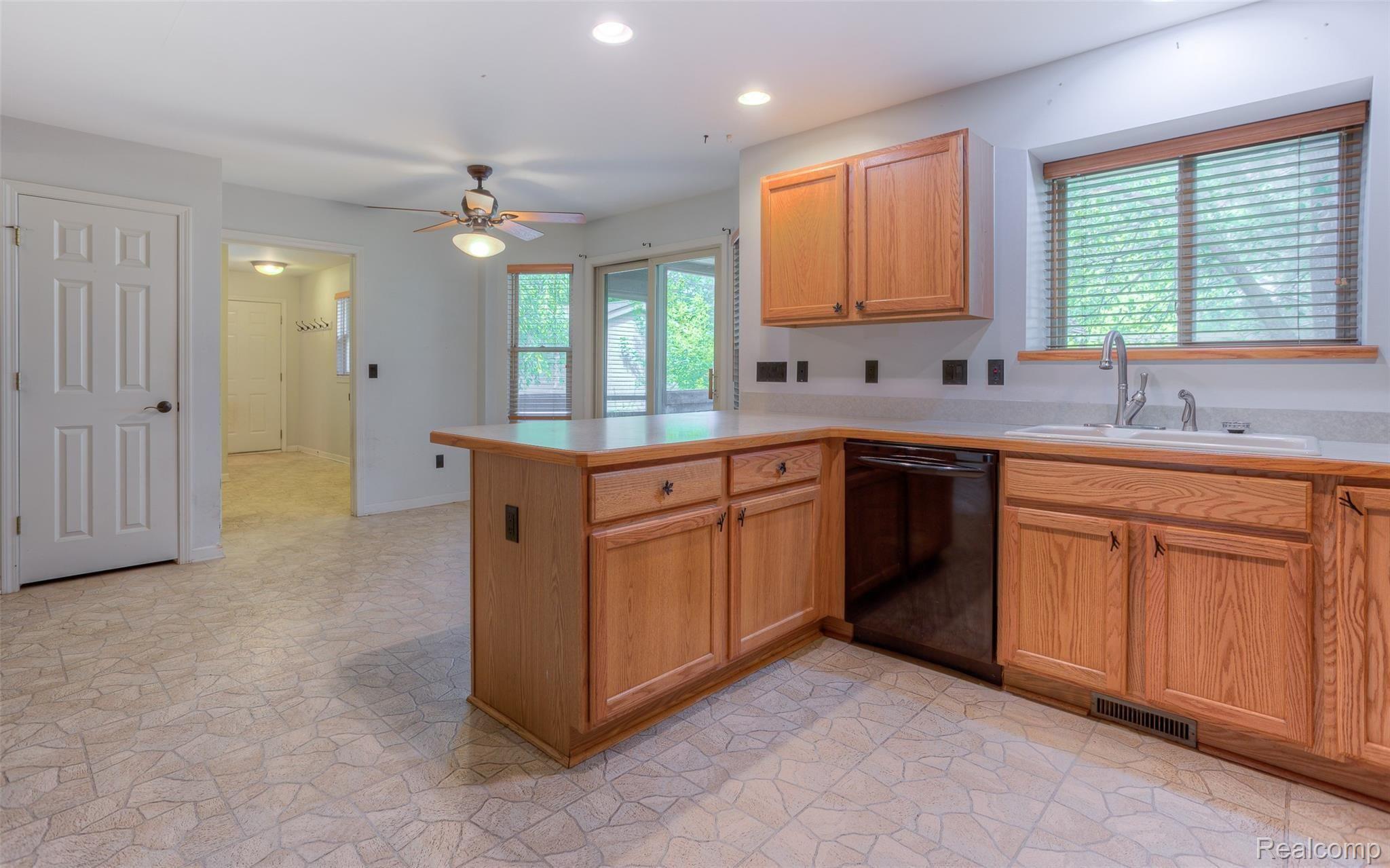 3930 Dunning Road Rochester, MI 48309 - Photo 21 of 49