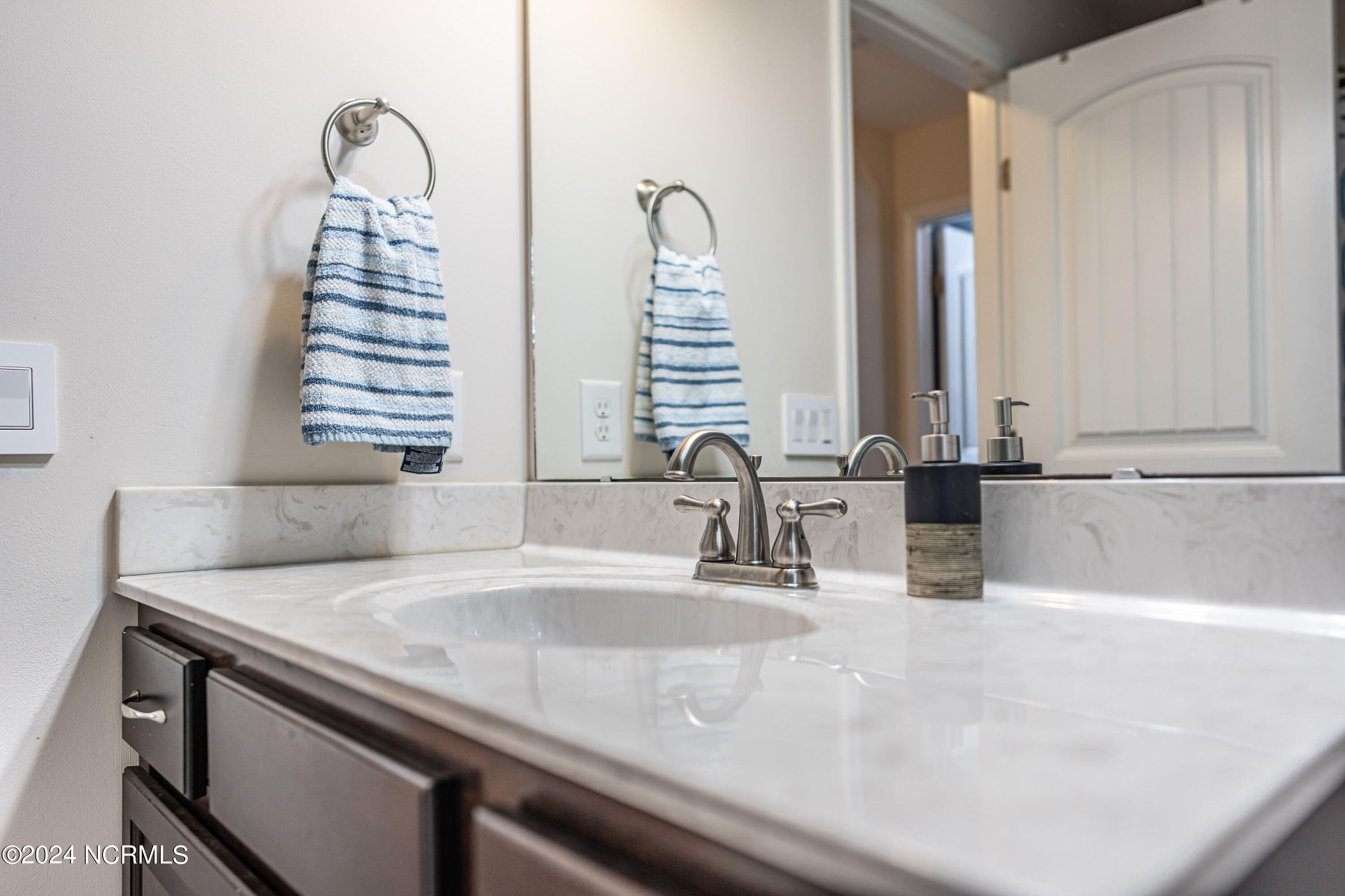95 Rutledge Lane Pinehurst, NC 28374 - Photo 25 of 35 Cultured marble countertops