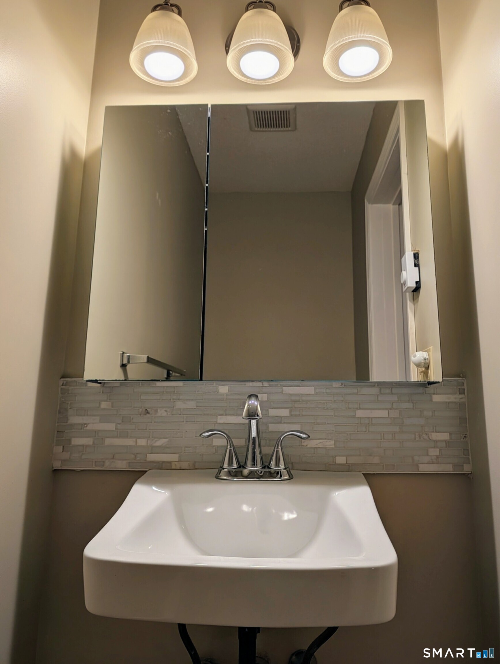 975 Meriden Road, Unit 36 Waterbury, CT 06705 - Photo 15 of 28 half bath on main level