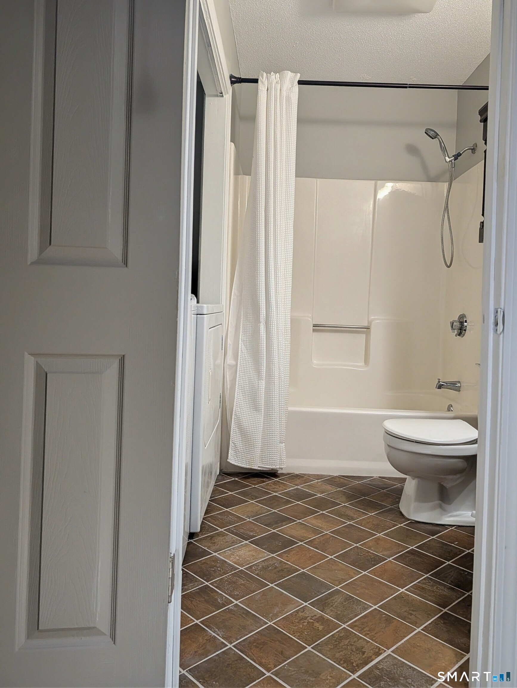 975 Meriden Road, Unit 36 Waterbury, CT 06705 - Photo 17 of 28