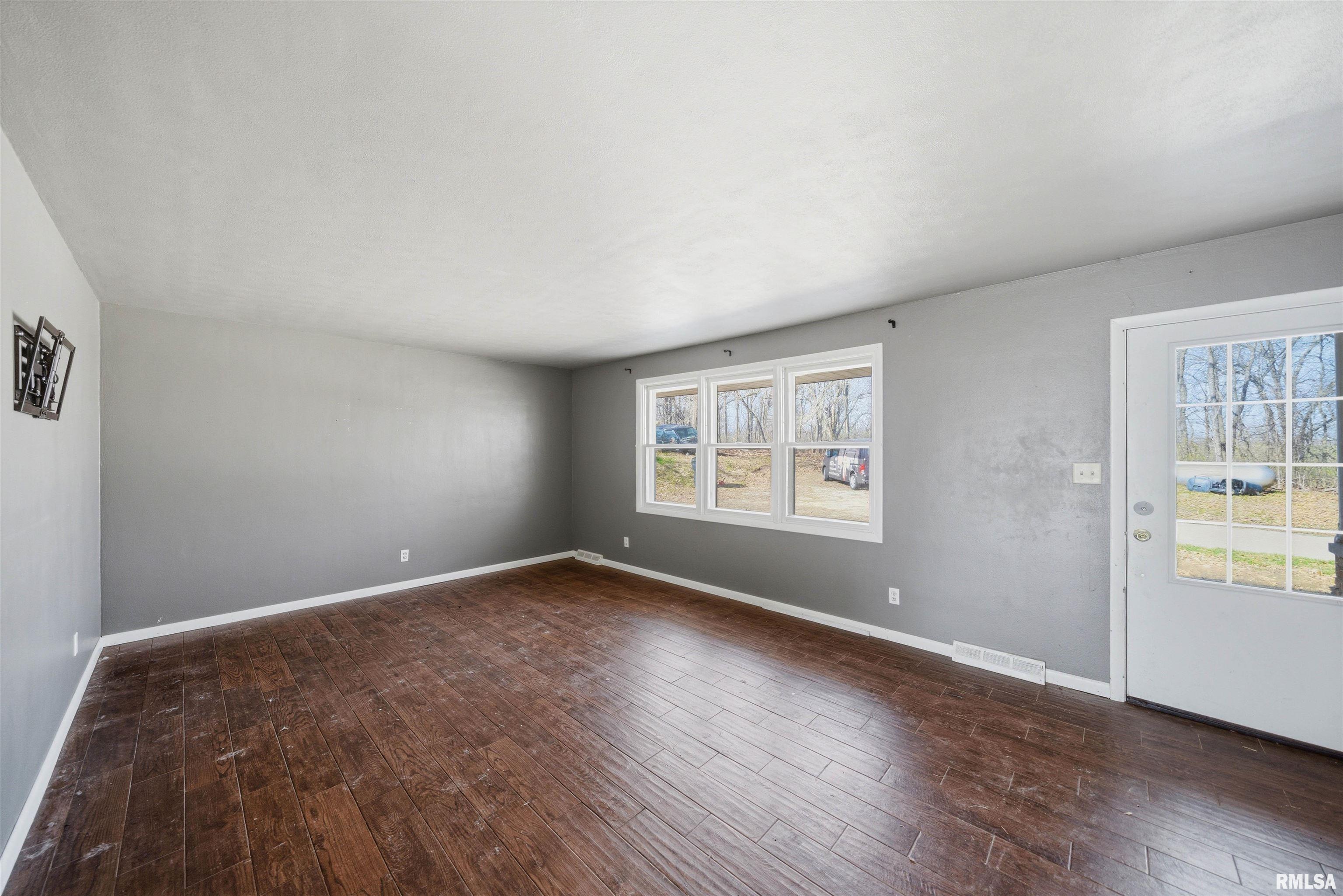 6314 North Mcclellan Road Elmwood, IL 61529 - Photo 4 of 40