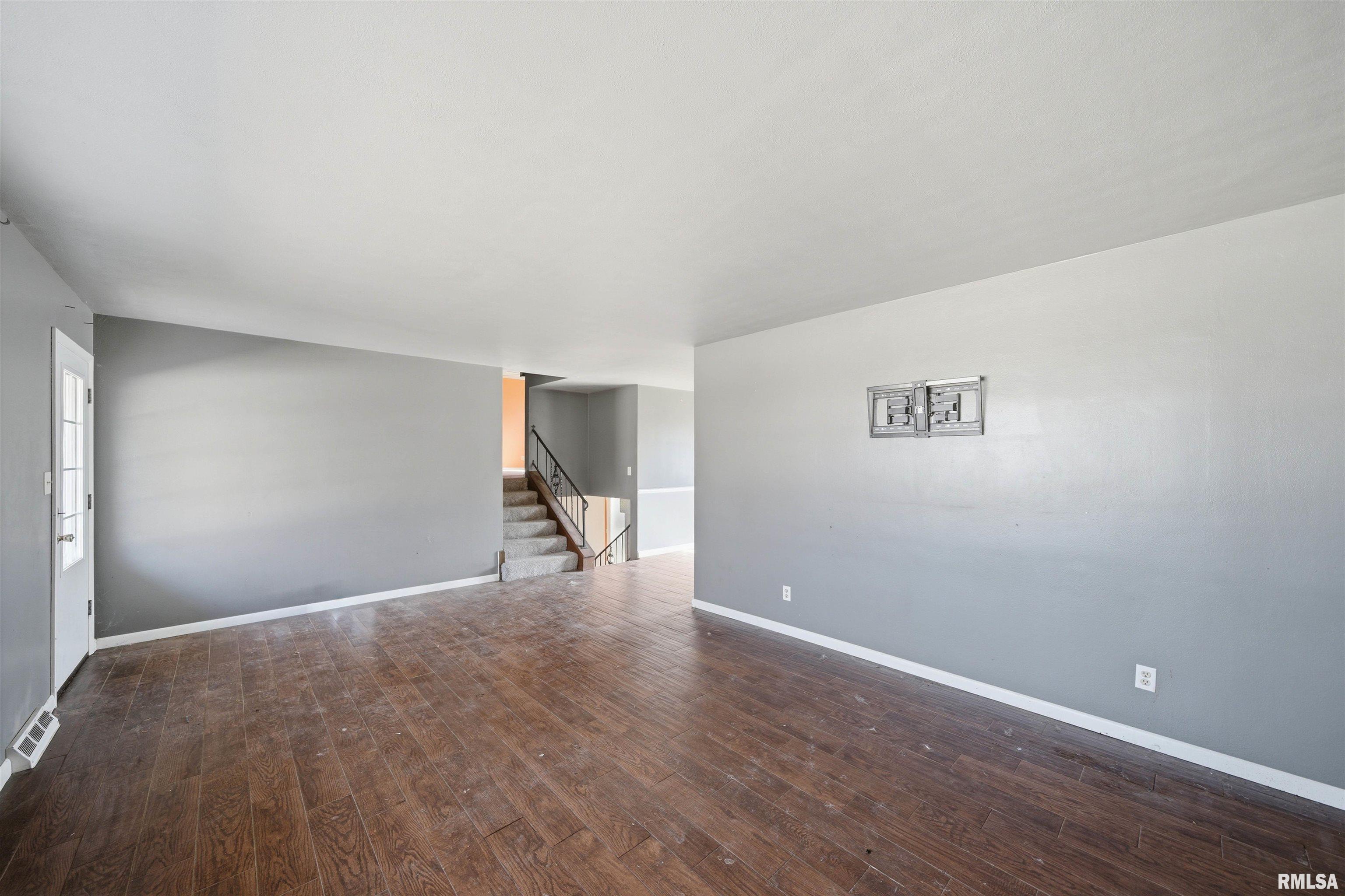 6314 North Mcclellan Road Elmwood, IL 61529 - Photo 6 of 40