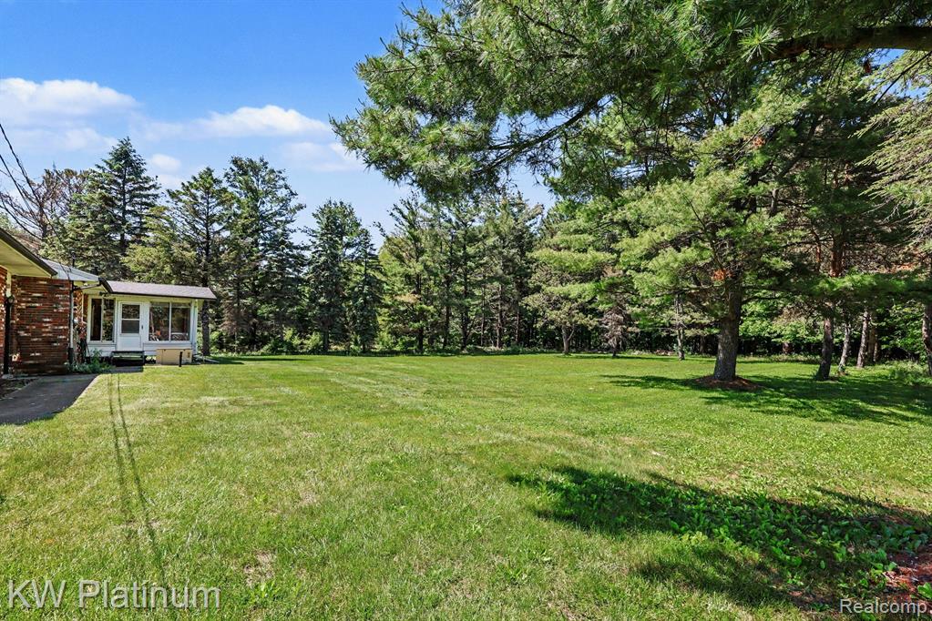 9474 Bartel Road Columbus, MI 48063 - Photo 27 of 31