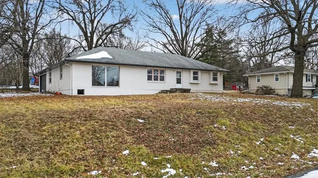 $375,000 | 1220 North Leeview Circle, Olathe, KS 66061