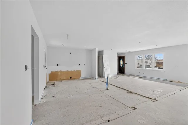 $375,000 | 1220 North Leeview Circle, Olathe, KS 66061