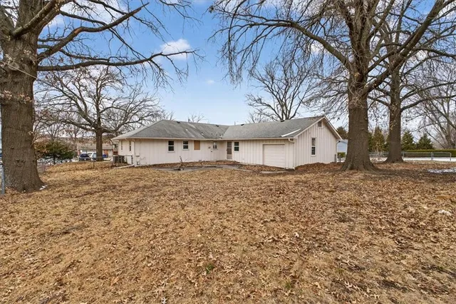 $375,000 | 1220 North Leeview Circle, Olathe, KS 66061