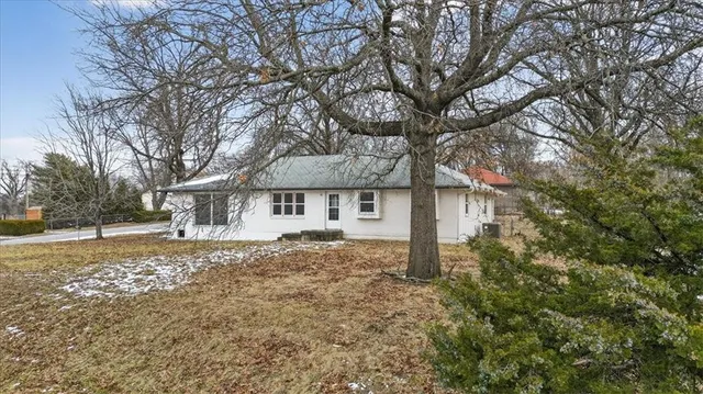 $375,000 | 1220 North Leeview Circle, Olathe, KS 66061