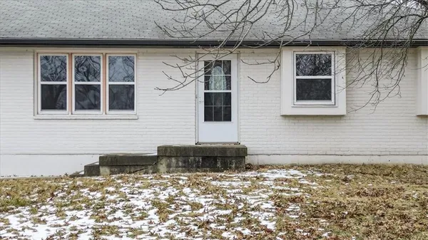$365,000 | 1220 North Leeview Circle, Olathe, KS 66061