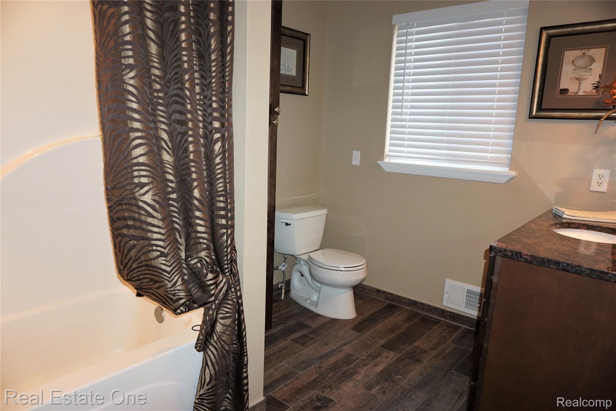 450 North Conklin Road Lake Orion, MI 48362 - Photo 16 of 25 DSC01423 (3).JPG