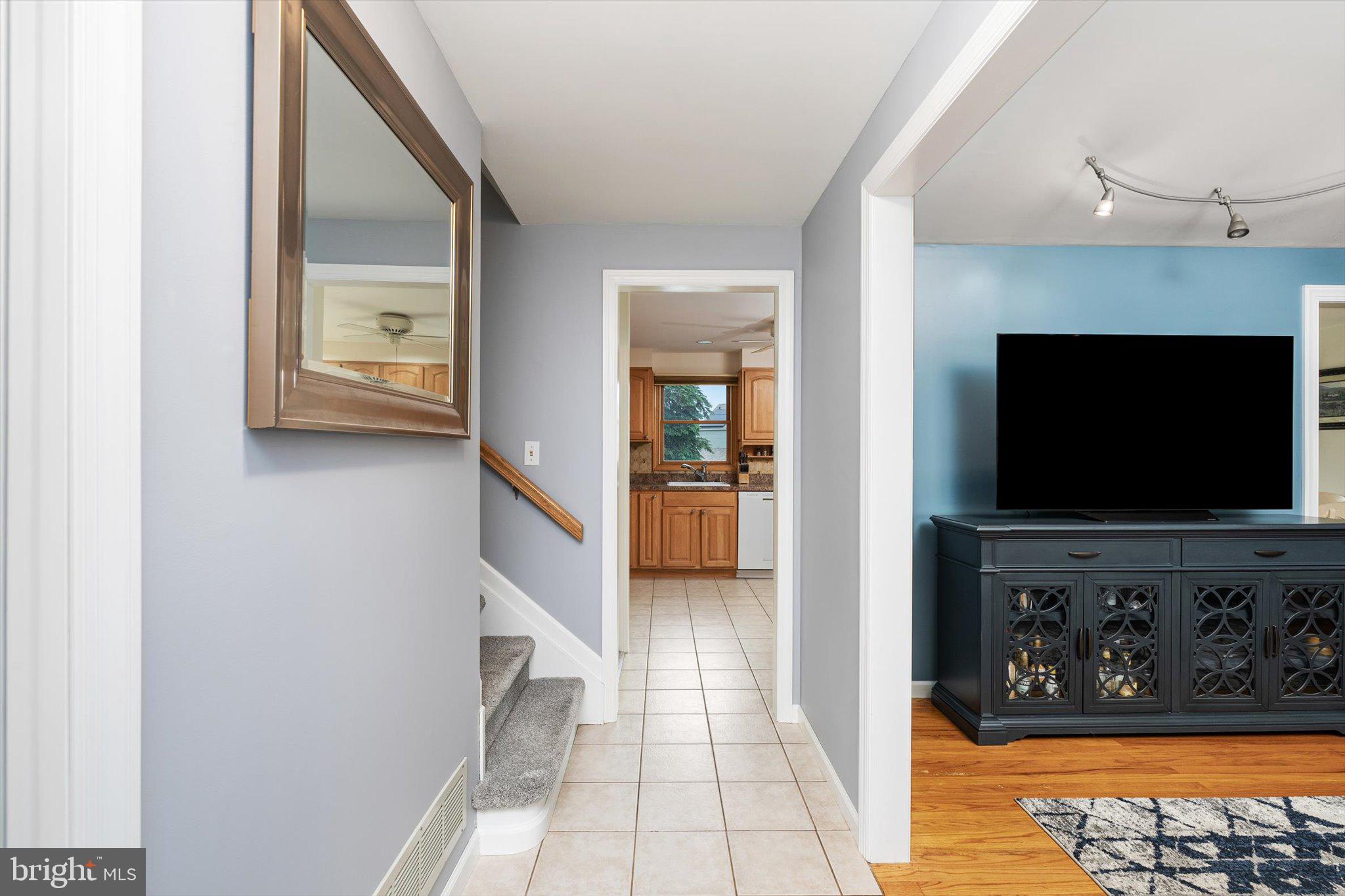 100 Hempstead Road Hamilton, NJ 08610 - Photo 3 of 31 a view of a living room