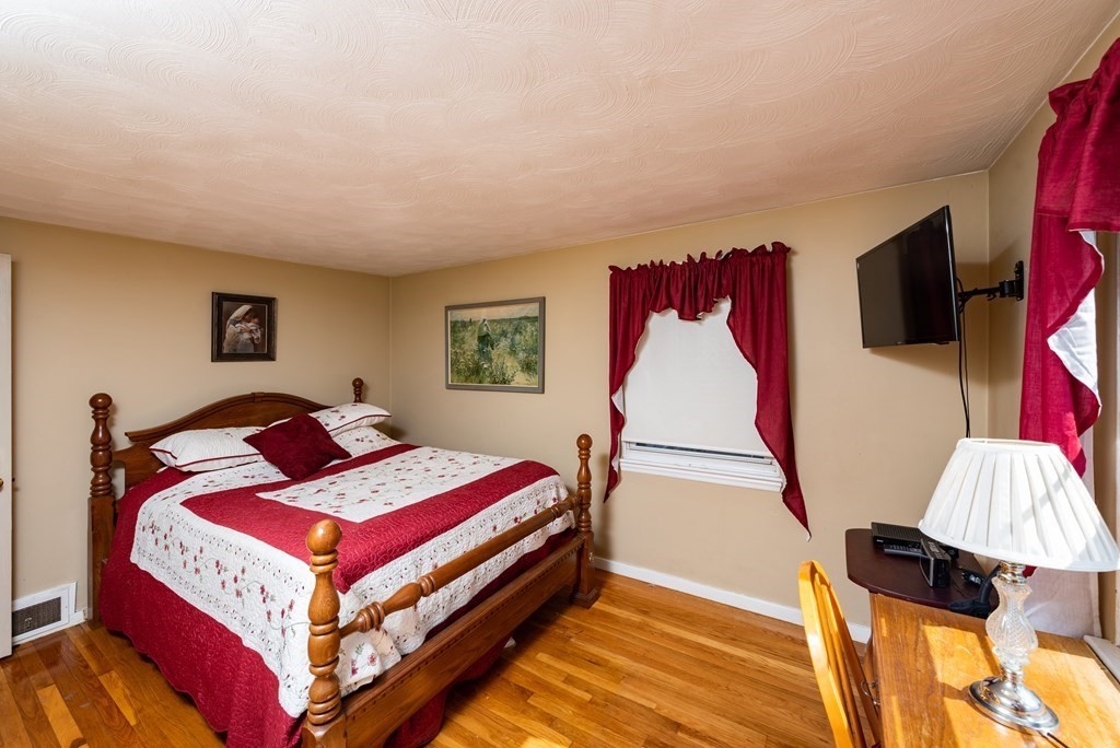 159 Spruce Road Norwood, MA 02062 - Photo 5 of 10 Gallery Image 5