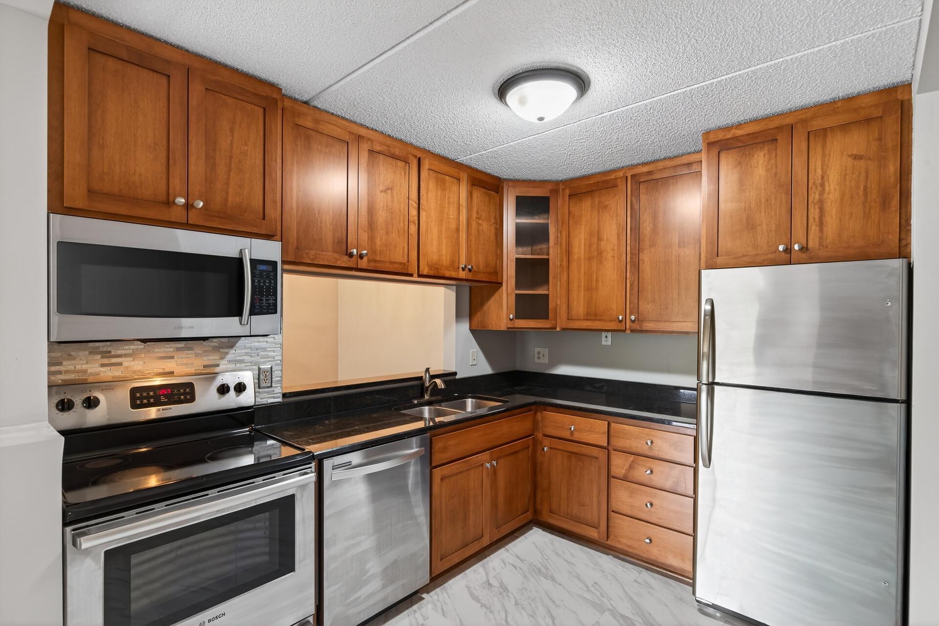 10501 Cedar Lake Road, Unit 318 Minnetonka, MN 55305 - Photo 11 of 48