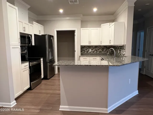 $2,092 | 1521 Camellia Boulevard, Unit 2204, Lafayette, LA 70508