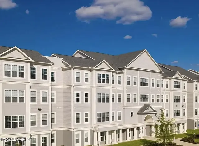 $2,092 | 1521 Camellia Boulevard, Unit 2204, Lafayette, LA 70508