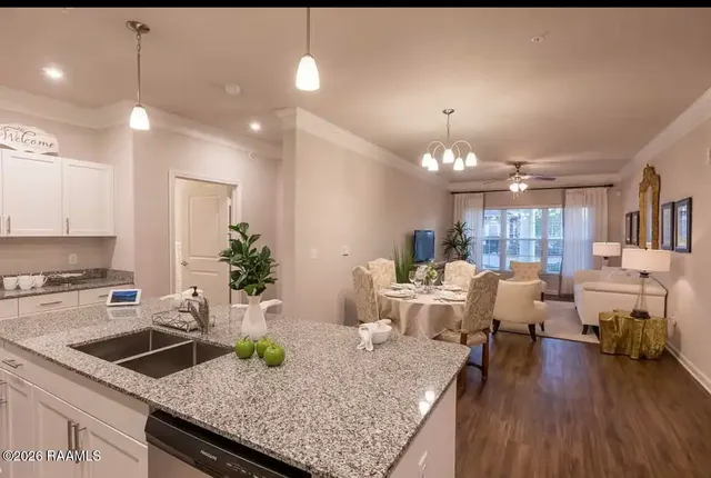 $2,092 | 1521 Camellia Boulevard, Unit 2204, Lafayette, LA 70508