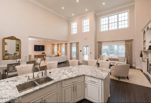 $2,092 | 1521 Camellia Boulevard, Unit 2204, Lafayette, LA 70508