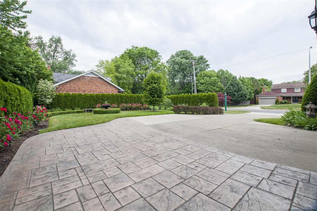 515 Fisher Road Grosse Pointe, MI 48230 - Photo 40 of 42 31294404-39.JPG
