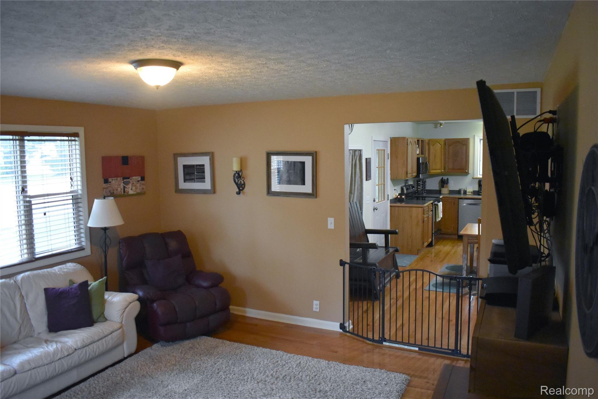 7205 West Lange Road Fowlerville, MI 48836 - Photo 19 of 25 Livingroom_3.jpg