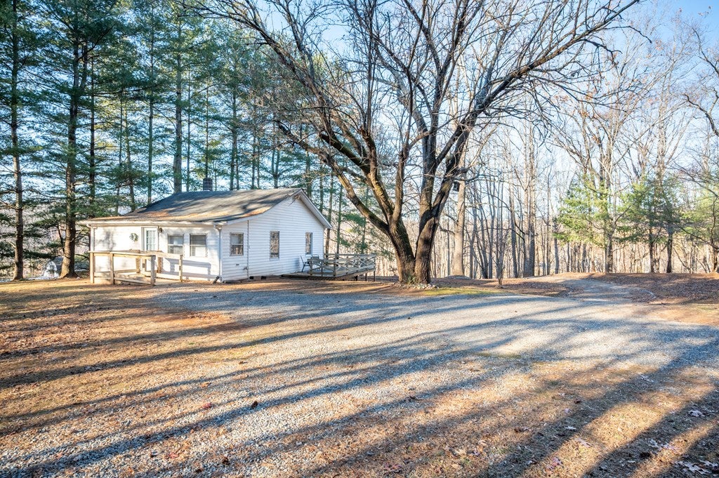 174 Developmental Road Stuart, VA 24171 - Photo 7 of 68 Gallery Image 7