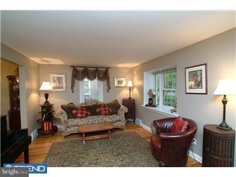 28 Moreland Road Paoli, PA 19301 - Photo 4 of 12 Living Room