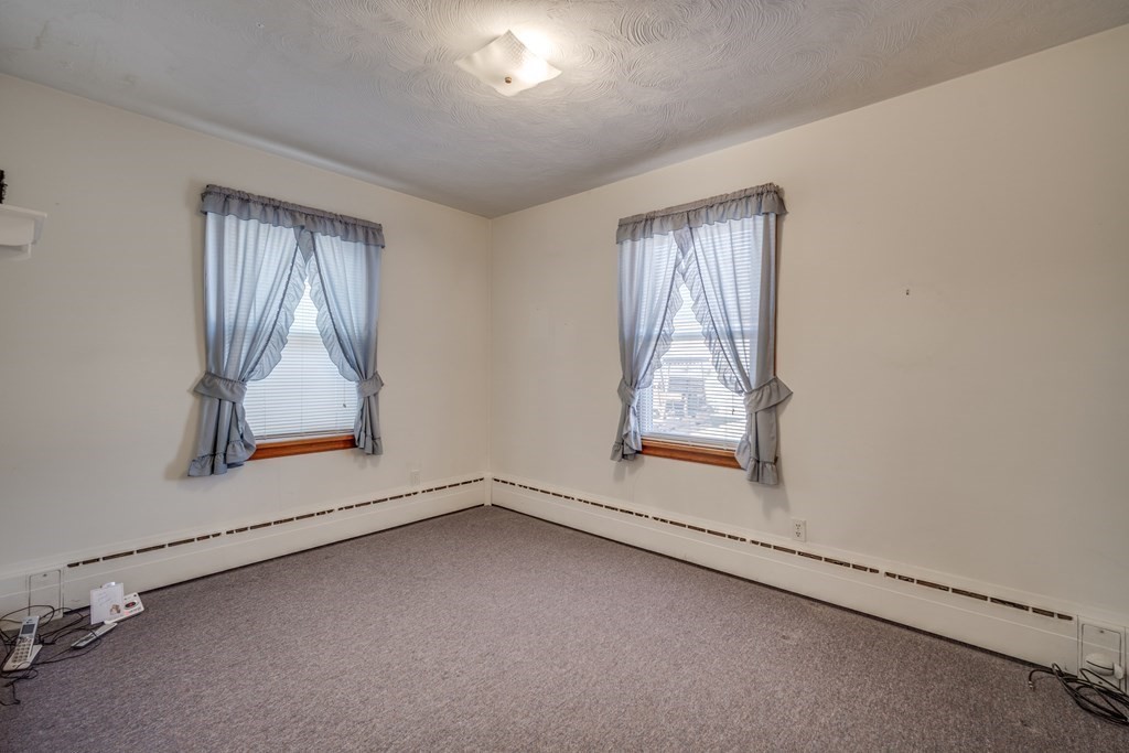 137 Lawrence Road Chicopee, MA 01013 - Photo 23 of 38 an empty room with windows