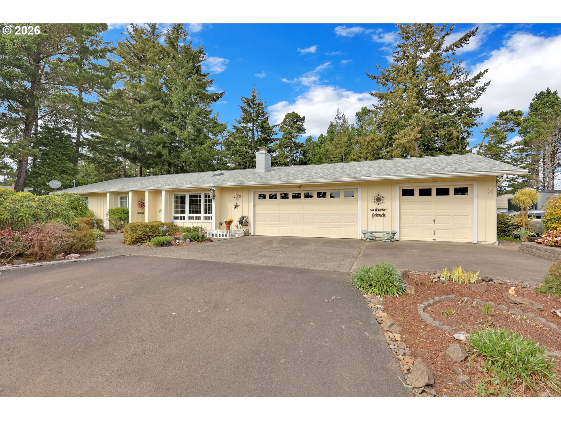 1415 20th Street Florence, OR 97439 - Photo 1 of 40 a front view of a house with a yard