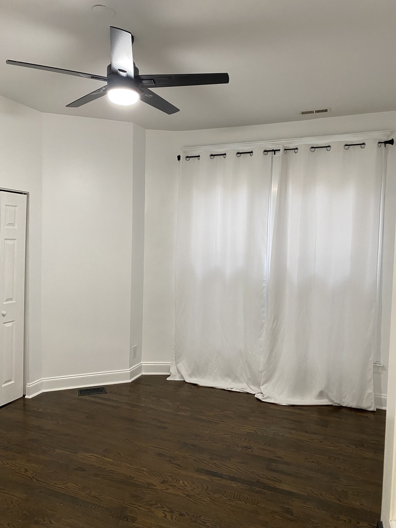 4813 South Prairie Avenue Chicago, IL 60615 - Photo 23 of 27 a view of a room with wooden floor