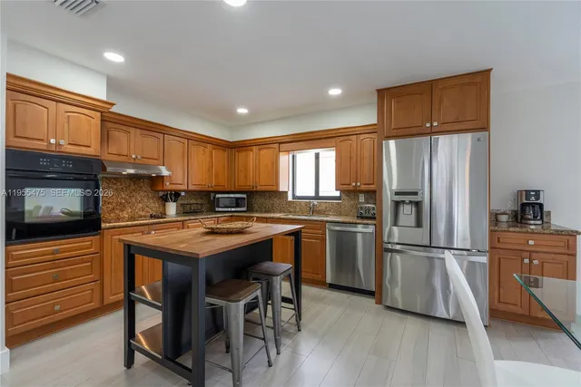 $3,990 | 510 Southeast 3rd Avenue, Unit A, Dania Beach, FL 33004