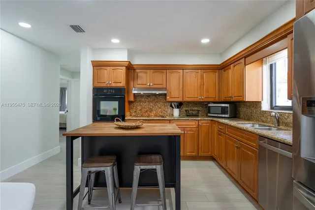 $3,990 | 510 Southeast 3rd Avenue, Unit A, Dania Beach, FL 33004