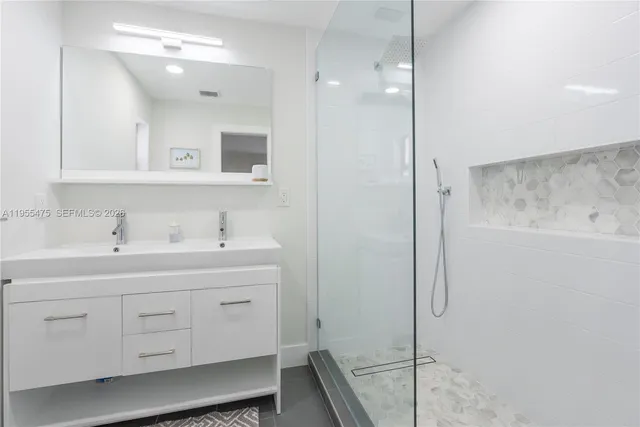 $3,990 | 510 Southeast 3rd Avenue, Unit A, Dania Beach, FL 33004