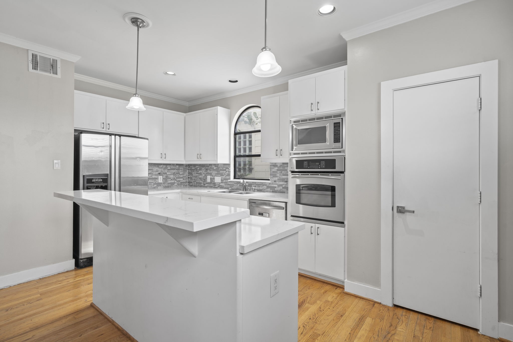 2154 Arabelle Street Houston, TX 77007 - Photo 23 of 45 Kitchen