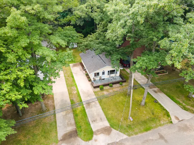 $219,900 | 255 Robbins Avenue, Roscommon, MI 48653