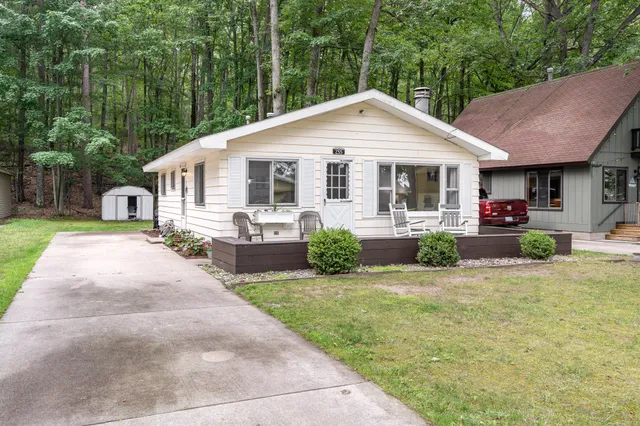 $219,900 | 255 Robbins Avenue, Roscommon, MI 48653