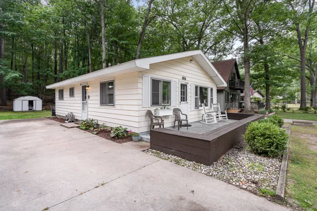 $219,900 | 255 Robbins Avenue, Roscommon, MI 48653