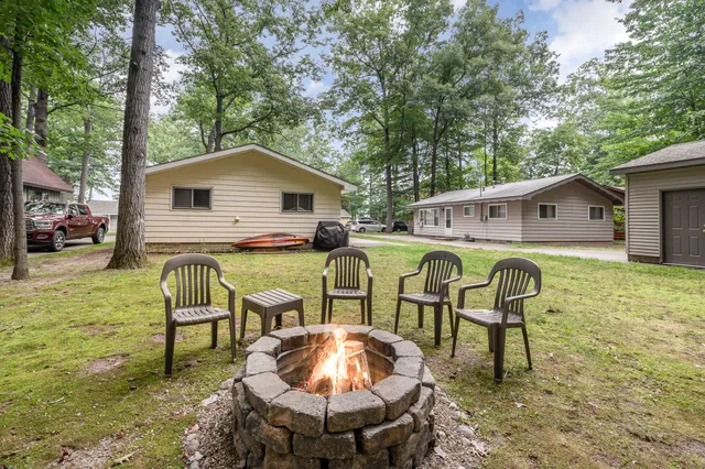 $219,900 | 255 Robbins Avenue, Roscommon, MI 48653