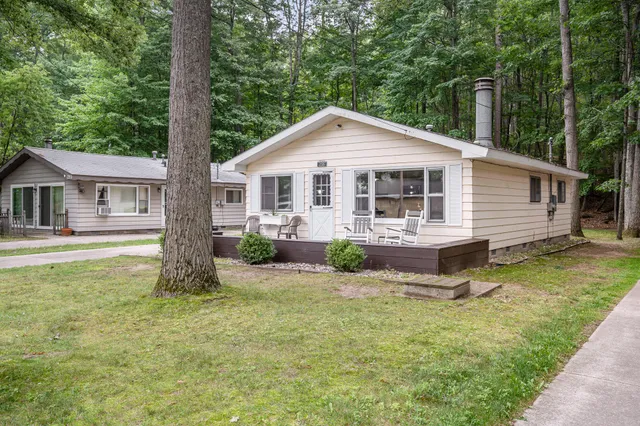 $219,900 | 255 Robbins Avenue, Roscommon, MI 48653