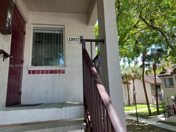 $2,350 | 13922 Southwest 91st Terrace, Unit 13922, Miami, FL 33186