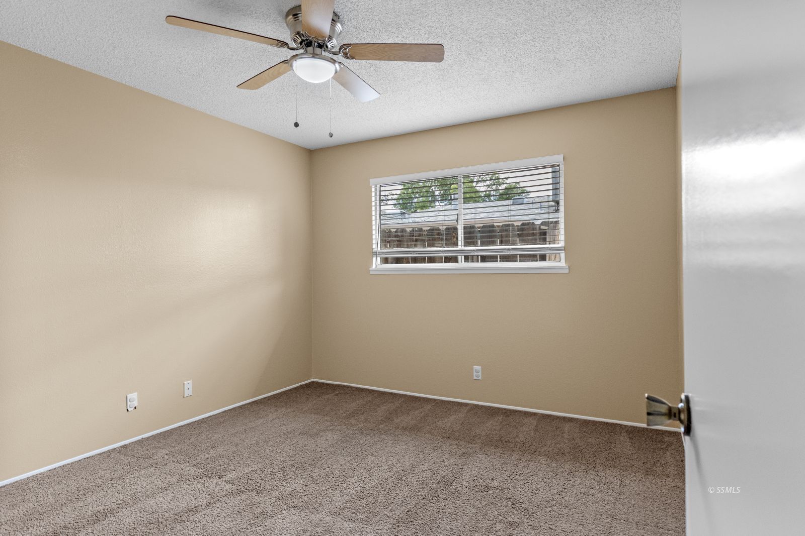 325 South Lincoln Street Ridgecrest, CA 93555 - Photo 24 of 35