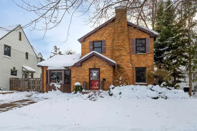 $287,000 | 3019 East 18th Street, Davenport, IA 52803