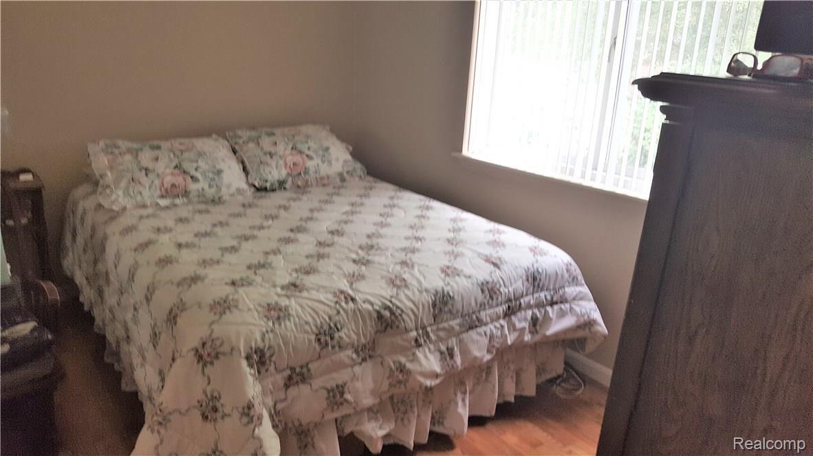 15719 Springhill Street Romulus, MI 48174 - Photo 19 of 20 2nd bedroom. 3rd bedroom on pictured.