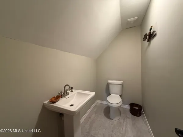 $575,000 | 1512 Callender Road Northeast, Brookhaven, MS 39601