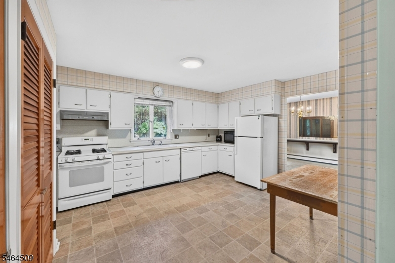 444 Vanderveer Road Bridgewater, NJ 08807 - Photo 9 of 47 Gallery Image 9